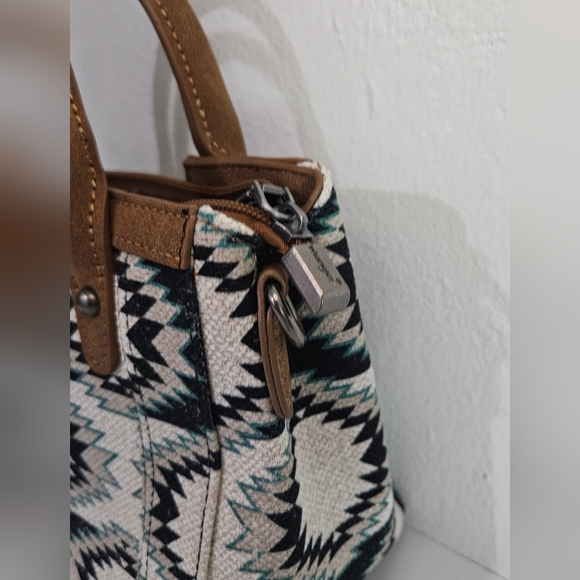 Wrangler Ladies Southwestern Small Canvas Brown Crossbody Tote Bag - Picture 3 of 11